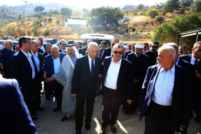 مندوبا عن الملك وولي العهد.. العيسوي يشارك بتشييع جثمان شقيقة مدير المخابرات مندوبا عن الملك وولي العهد.. العيسوي يشارك بتشييع جثمان شقيقة مدير المخابرات