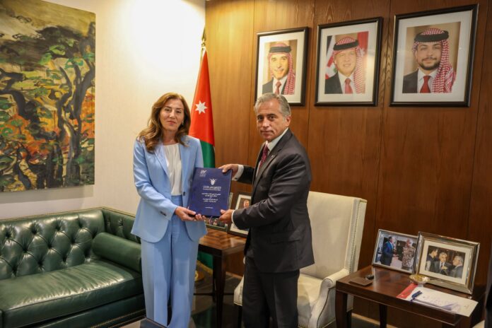 حسان يتسلم التقرير السنوي الحادي والعشرين لحالة حقوق الإنسان