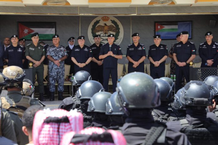 مدير الأمن العام يتابع اليوم التدريبي  مدير الأمن العام يتابع اليوم التدريبي