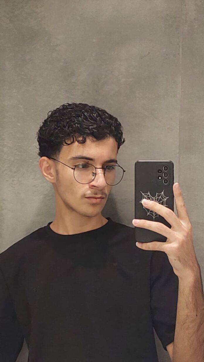 حسين وائل العطاوي يتفوق في الثانوية العامة ويحصد معدل (97.3) .. الف مبروك حسين وائل العطاوي يتفوق في الثانوية العامة ويحصد معدل (97.3) .. الف مبروك