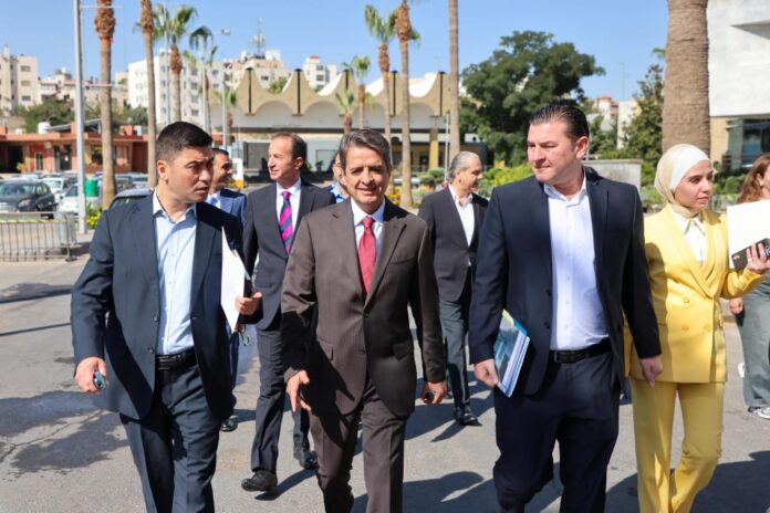 وزير الشباب الجديد يستهل عمله بتفقد مرافق مدينة الحسين للشباب - صور