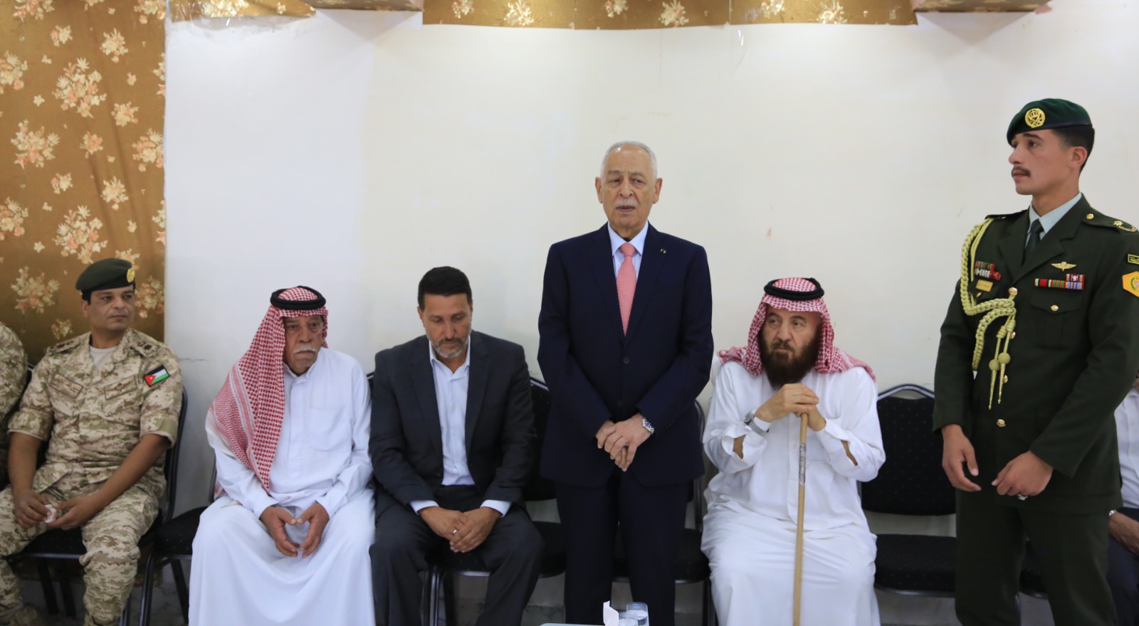 مندوبا عن الملك وولي العهد... العيسوي يعزي الزعبي والأمير والمعادات والدلاهمة