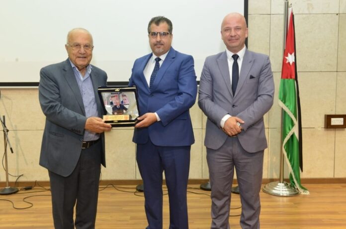 بدران يرعى ختام النادي الصيفي الثالث لأبناء أعضاء نادي جامعة البترا بدران يرعى ختام النادي الصيفي الثالث لأبناء أعضاء نادي جامعة البترا