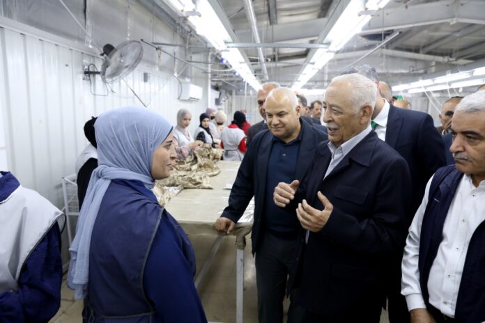 العيسوي يتفقد مشاريع مبادرات ملكية في محافظة معان - صور العيسوي يتفقد مشاريع مبادرات ملكية في محافظة معان - صور