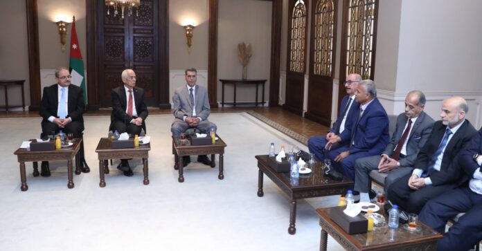 العيسوي: الملك يضع مصالح الوطن والمواطن في صميم أولوياته (صور) العيسوي: الملك يضع مصالح الوطن والمواطن في صميم أولوياته (صور)