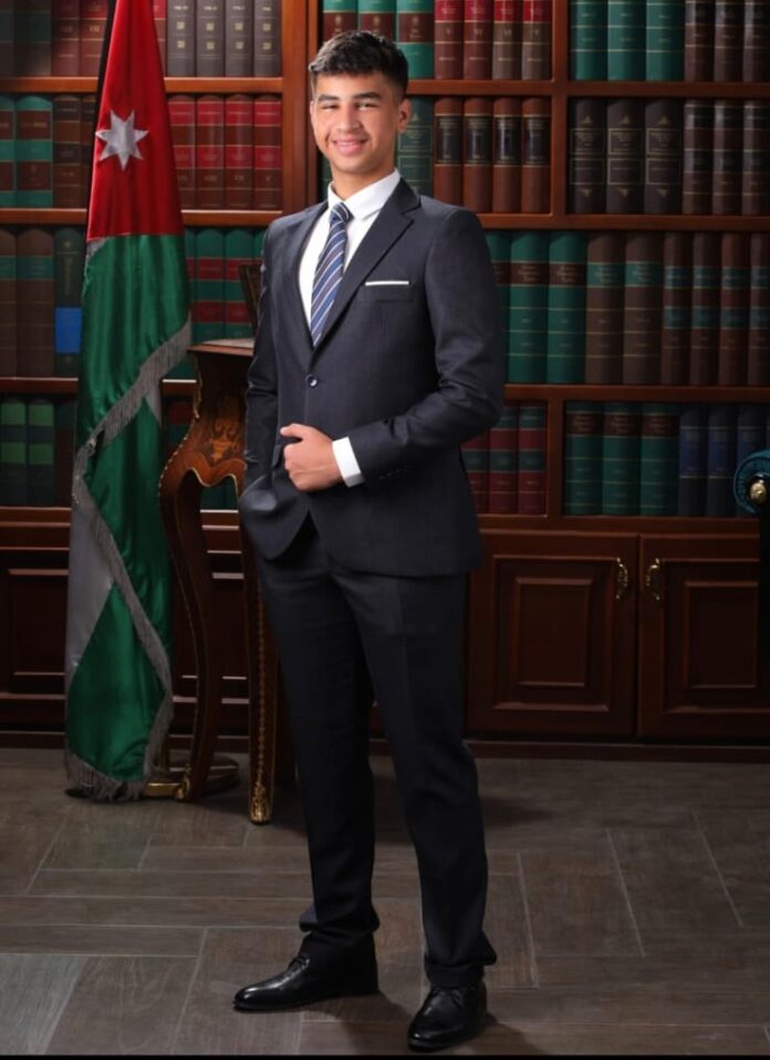 علي الكردي وديما ابو غوش يهنئون ابنهم زيد بنجاحه في الثانوية العامة