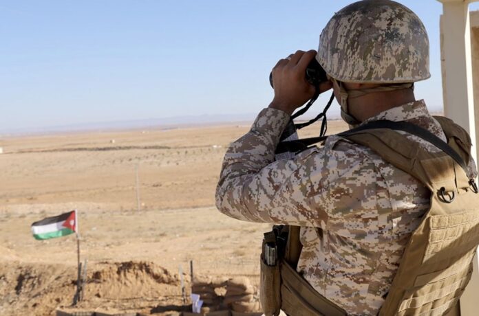 احباط محاولة تهريب بواسطة بالونات - صورة