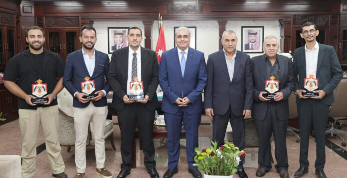 البدور يكرم فريقًا طبيًا على نجاح عملية زراعة طرف مبتور لطفلة