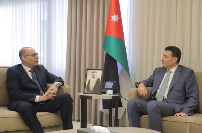 الصفدي يلتقي السفير المصري بمناسبة انتهاء مهامه في الاردن الصفدي يلتقي السفير المصري بمناسبة انتهاء مهامه في الاردن