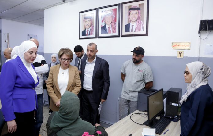 بني مصطفى والبلبيسي تجريان زيارات مفاجئة لمكاتب  بني مصطفى والبلبيسي تجريان زيارات مفاجئة لمكاتب