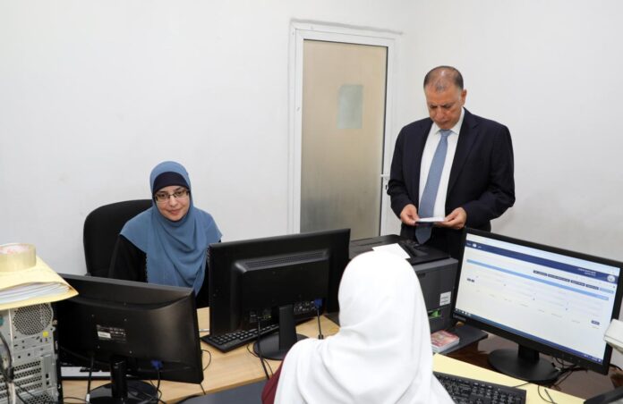 وزير الداخلية يتفقد مكتب أحوال وجوازات جبل الحسين