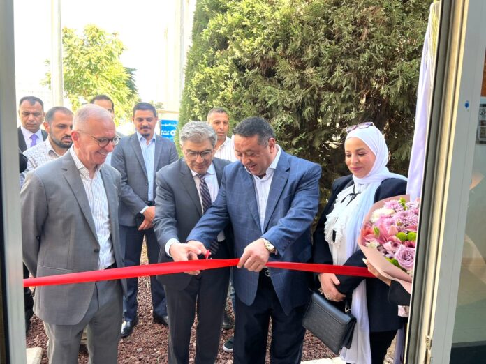 افتتاح مكتب للبريد الأردني في مجمع الملك الحسين للأعمال (صور)