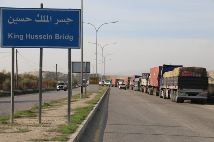 إغلاق جسر الملك حسين أمام حركة المسافرين والشحن