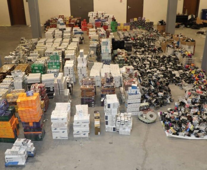 المستقل الاخباري ضبط كروزات دخان وسجائر الكترونية ومعسل بكميات كبيرة