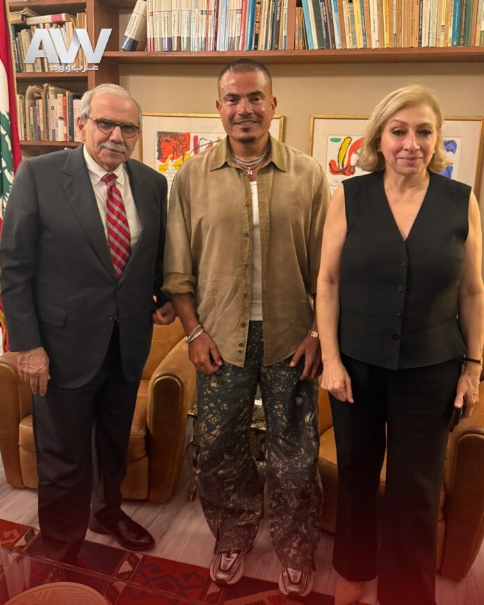 من انتاج شركة اردنية .. ما هو نوع الحلويات التي ظهرت في لقاء الرئيس سلام وعمرو دياب (صورة) من انتاج شركة اردنية .. ما هو نوع الحلويات التي ظهرت في لقاء الرئيس سلام وعمرو دياب (صورة)