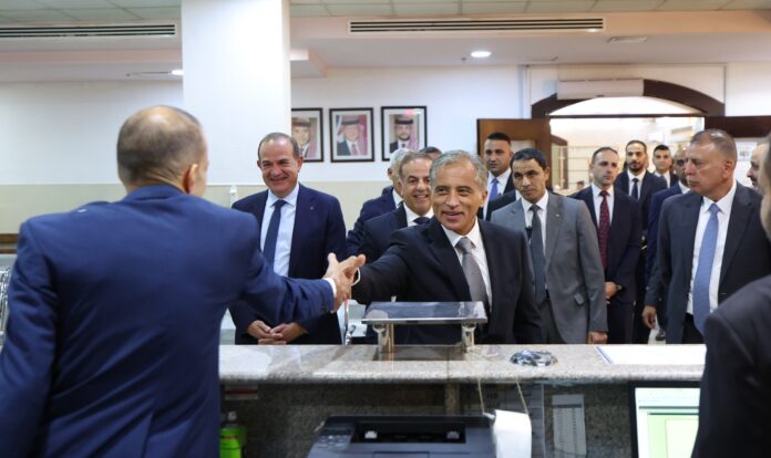 رئيس الوزراء يوجه إلى دراسة إمكانية زيادة مدة صلاحية جواز السفر رئيس الوزراء يوجه إلى دراسة إمكانية زيادة مدة صلاحية جواز السفر