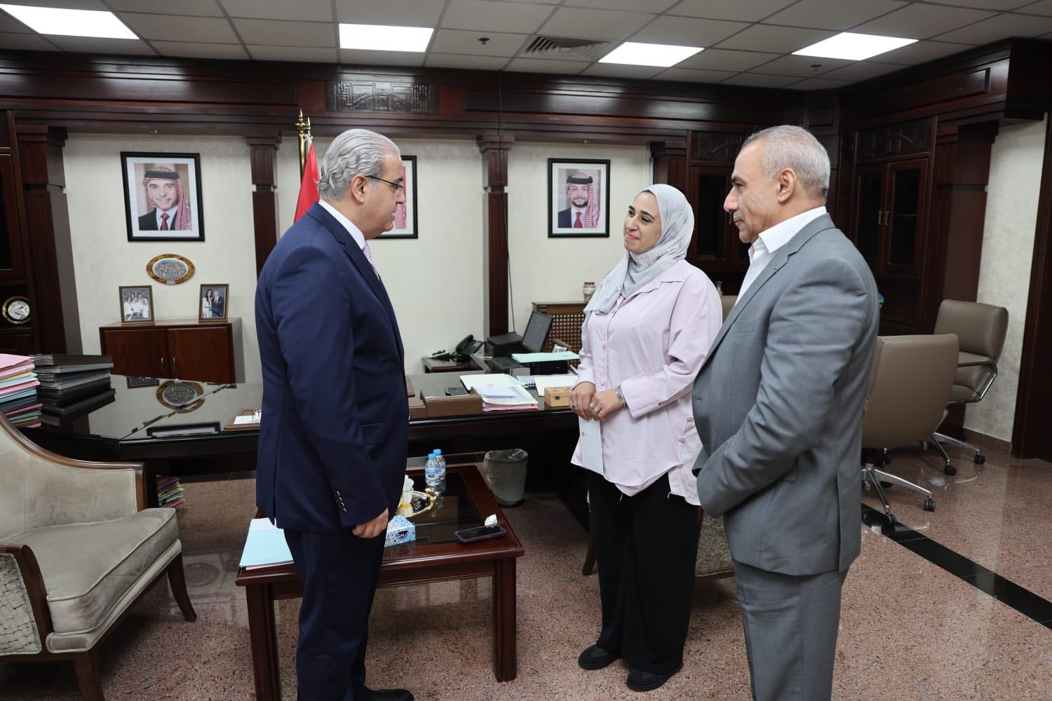 البدور يكرم الموظفة هبة خليل - تفاصيل