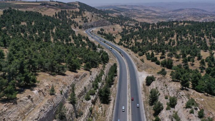 إغلاق جزئي وتحويلات مرورية على طريق عمان جرش الجمعة إغلاق جزئي وتحويلات مرورية على طريق عمان جرش الجمعة