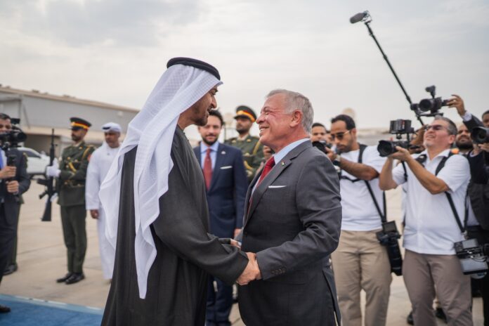 الملك ورئيس دولة الإمارات: الإجراءات الإسرائيلية أحادية الجانب تقوض حل الدولتين (صور) الملك ورئيس دولة الإمارات: الإجراءات الإسرائيلية أحادية الجانب تقوض حل الدولتين (صور)