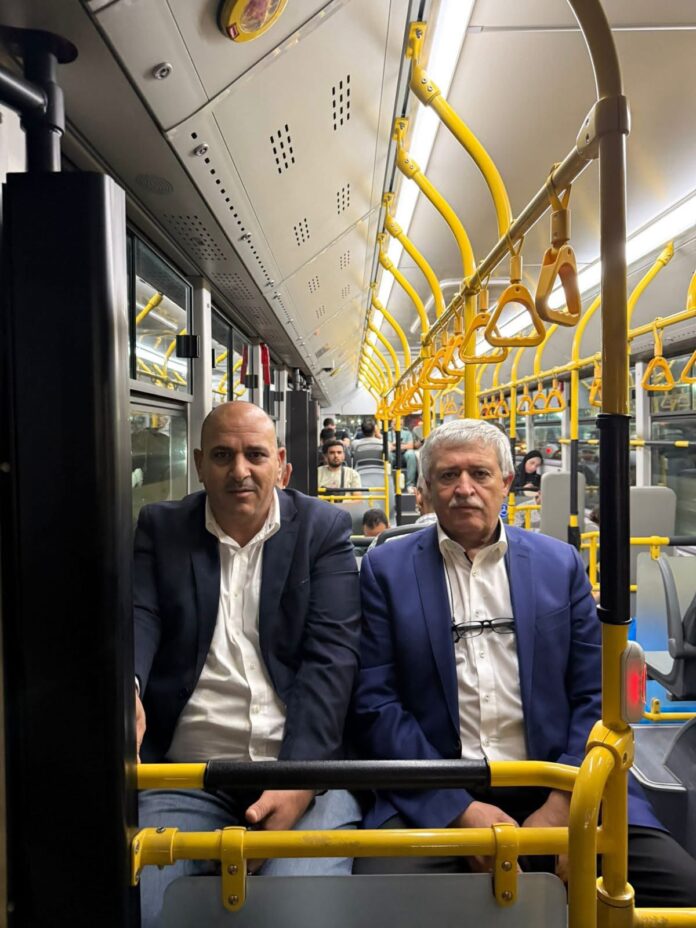 الوزير القطامين في الباص السريع .. ما القصة ؟