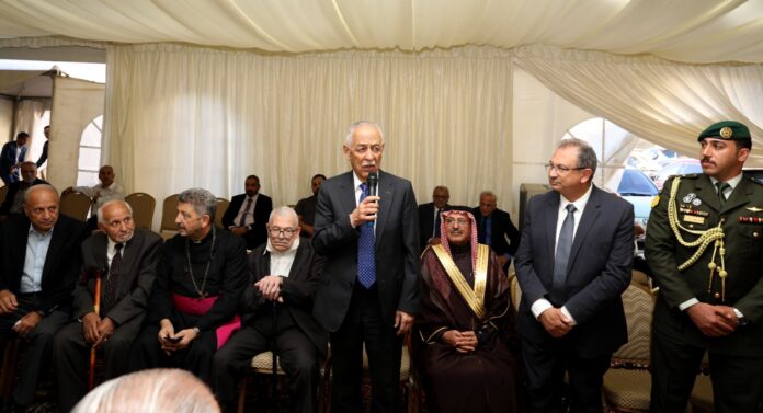 مندوبا عن الملك وولي العهد.. العيسوي يعزي عشيرة حداد وآل عصفور مندوبا عن الملك وولي العهد.. العيسوي يعزي عشيرة حداد وآل عصفور