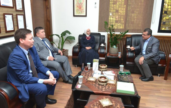 رئيس جامعة البترا يستقبل وفداً من سفارة كازاخستان في عمّان