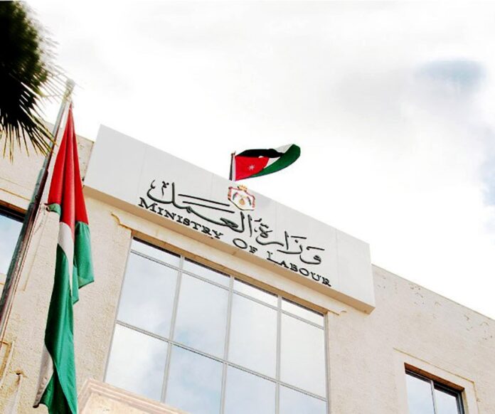وزارة العمل تحرر 4665 مخالفة وتنذر 5465 منشأة خلال 8 أشهر