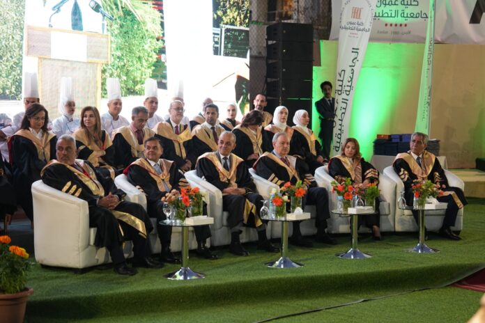 وزير السياحة والآثار يرعى حفل تخريج كلية عمون الجامعية التطبيقية وزير السياحة والآثار يرعى حفل تخريج كلية عمون الجامعية التطبيقية