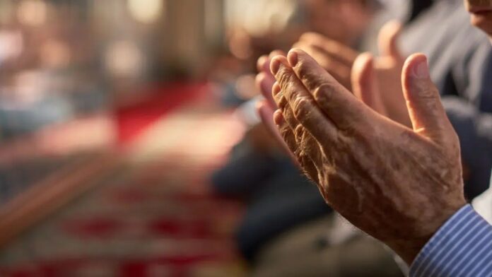 تحديد مدة الانتظار لصلاة الفجر بـ 20 دقيقة