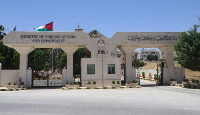 اجلاء مواطنة و 130 شخصا من دول اخرى الى الاردن (تفاصيل) اجلاء مواطنة و 130 شخصا من دول اخرى الى الاردن (تفاصيل)