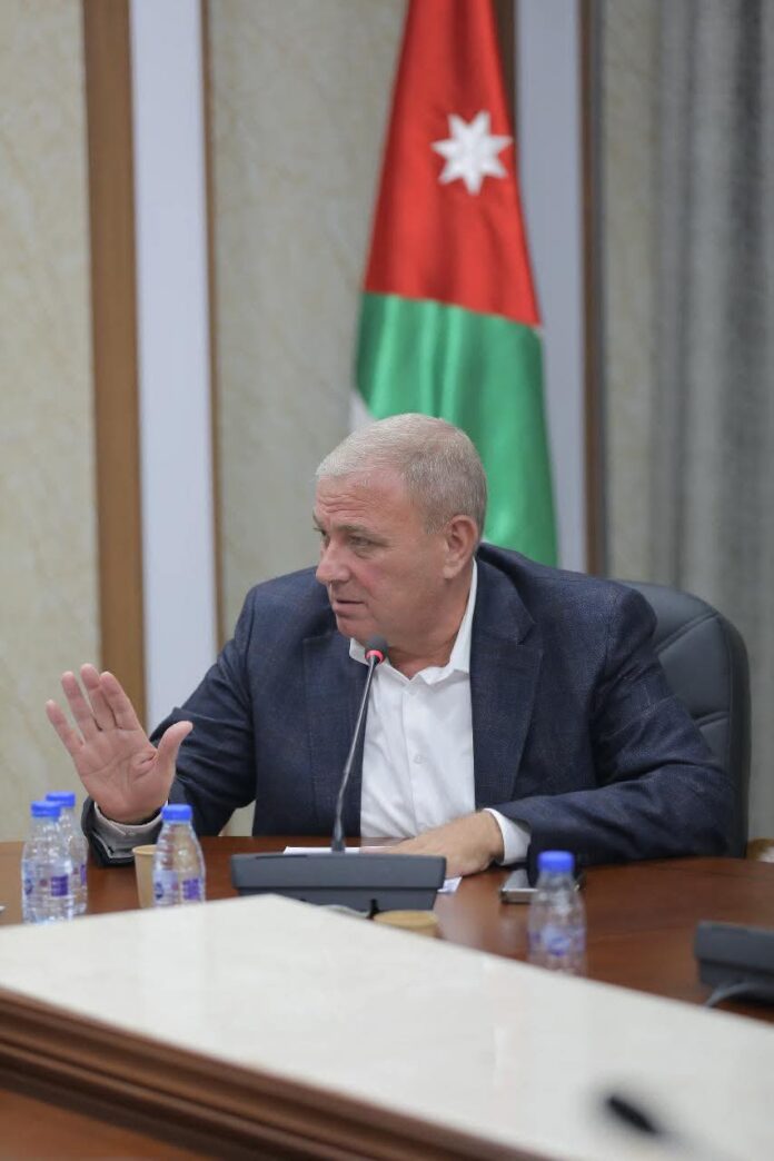عطية يطالب بإعادة العمل بمشروع بيع الأراضي المدعومة في العقبة عطية يطالب بإعادة العمل بمشروع بيع الأراضي المدعومة في العقبة