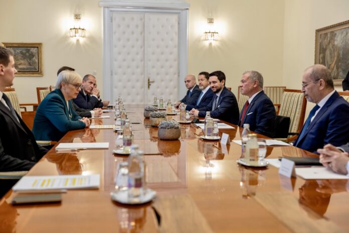 الملك يؤكد حرص الأردن على توسيع التعاون مع سلوفينيا في مجالات عديدة الملك يؤكد حرص الأردن على توسيع التعاون مع سلوفينيا في مجالات عديدة