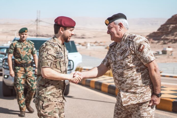 ولي العهد يتابع تمرينا تعبويا لكتيبة التدخل السريع (صور) ولي العهد يتابع تمرينا تعبويا لكتيبة التدخل السريع (صور)