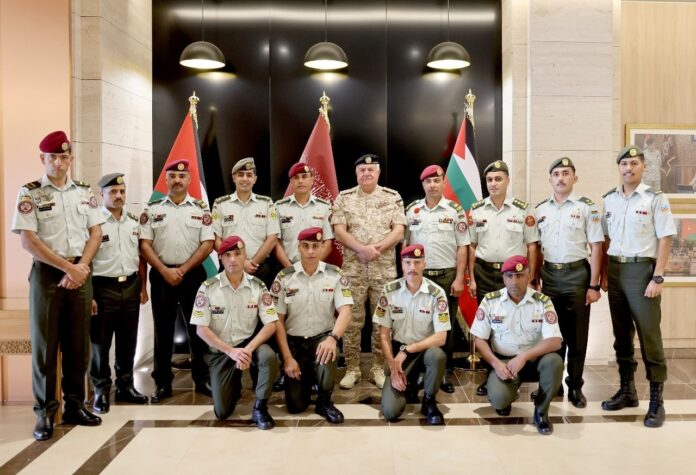 اللواء الحنيطي يكرّم عدداً من منتسبي القوات المسلحة الأردنية اللواء الحنيطي يكرّم عدداً من منتسبي القوات المسلحة الأردنية