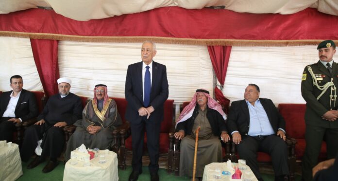 مندوبا عن الملك وولي العهد .. العيسوي يعزي عشيرتي المساعيد والمسيب مندوبا عن الملك وولي العهد .. العيسوي يعزي عشيرتي المساعيد والمسيب