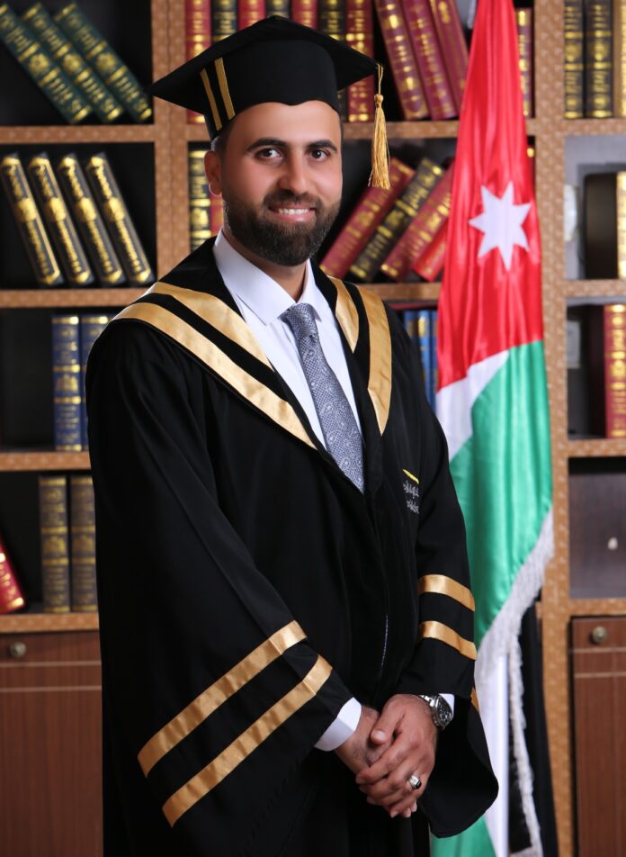 الماجستير بامتياز للزميل طارق العوراني .. الف مبروك الماجستير بامتياز للزميل طارق العوراني .. الف مبروك