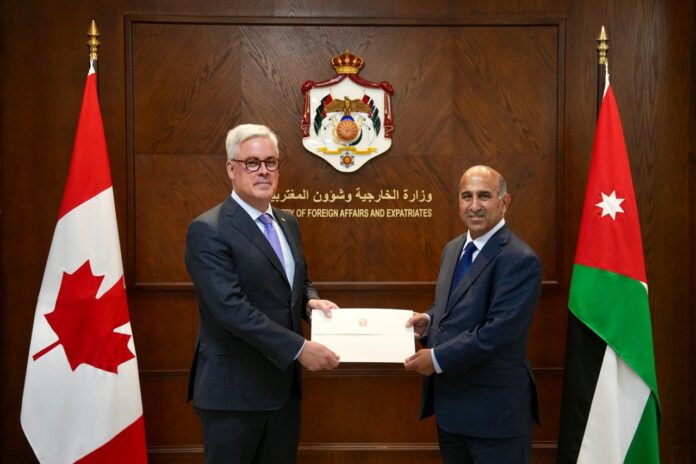 الخارجية تتسلم نسخة من أوراق اعتماد السفير الكندي