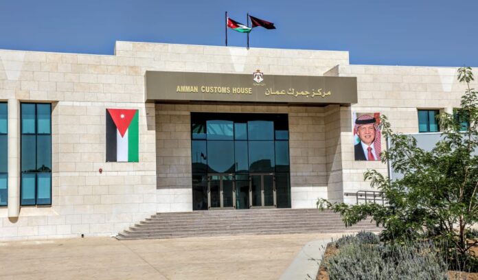 بدء تطبيق التحول الإلكتروني الشامل لجميع الطلبات والمعاملات في جمرك عمان بدء تطبيق التحول الإلكتروني الشامل لجميع الطلبات والمعاملات في جمرك عمان