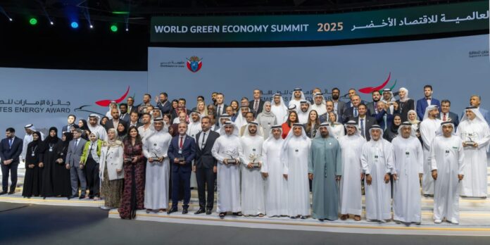 جامعة البترا تحصد المركز الأول والمستوى الذهبي في جائزة الامارات للطاقة للعام 2025 جامعة البترا تحصد المركز الأول والمستوى الذهبي في جائزة الامارات للطاقة للعام 2025