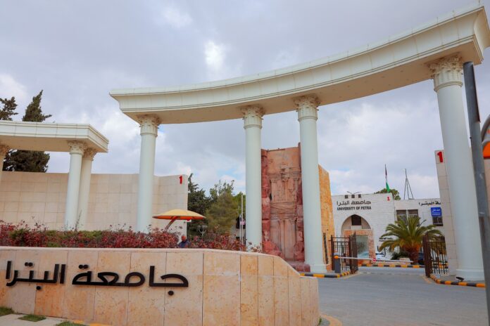 جامعة البترا تدخل تصنيف التايمز العالمي ضمن أفضل 801-1000 جامعة في العالم جامعة البترا تدخل تصنيف التايمز العالمي ضمن أفضل 801-1000 جامعة في العالم