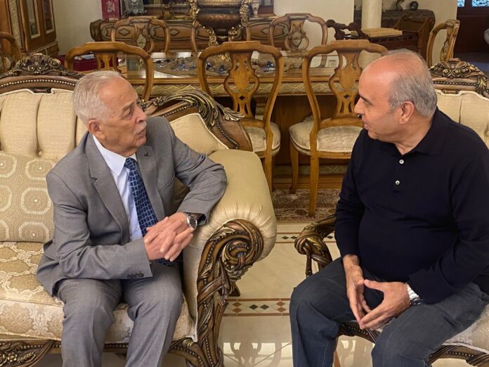 العيسوي ينقل تمنيات الملك وولي العهد بالشفاء العاجل للعين الكلالدة والوزير المحافظة