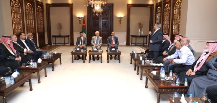 رئيس الديوان الملكي يلتقي فعاليات شبابية ومجتمعية