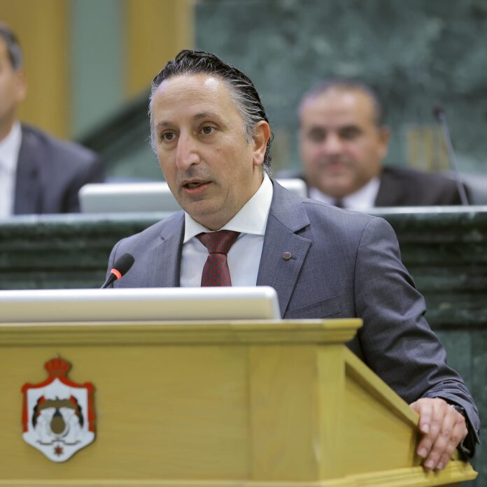 النائب أبو رمان يستقيل من لجنة العمل النيابية