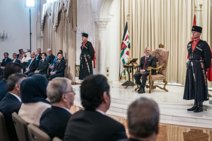 الملك يستمع إلى ردي مجلسي الأعيان والنواب على خطاب العرش