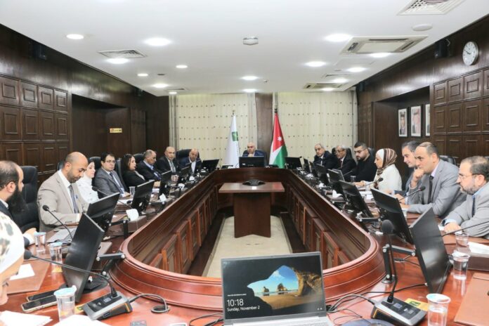 الفناطسة : نتابع اوضاع المعلمين والعاملين في المدارس الخاصة