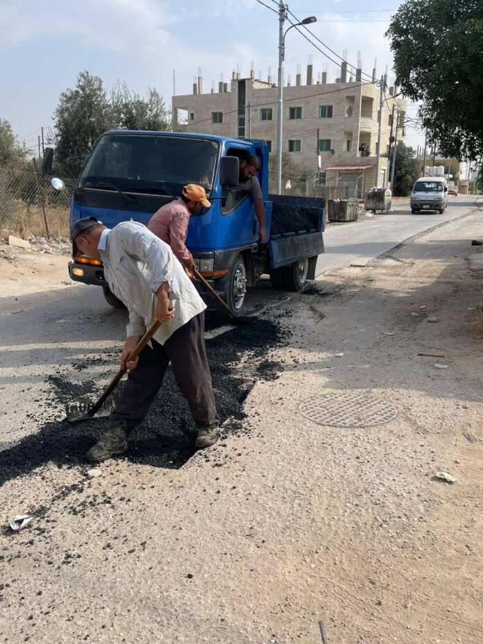 تعبيد طرق في بلدية بني عبيد بكلفة 180 ألف دينار