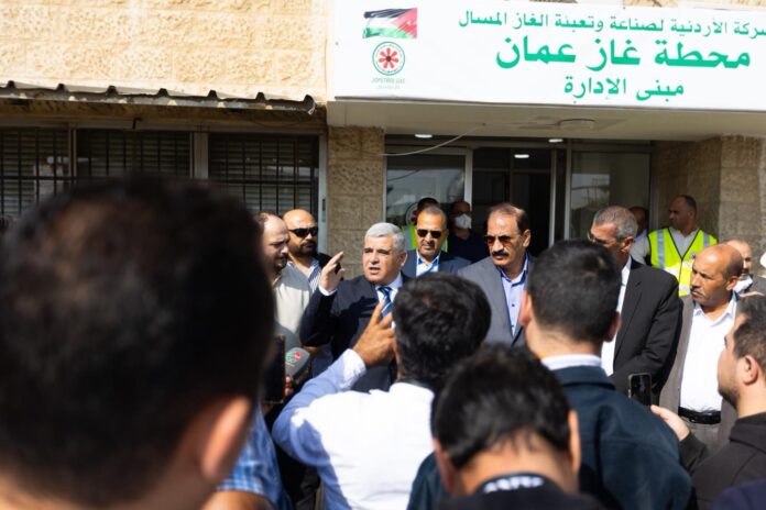 مصفاة البترول تنظّم جولة إعلامية على محطة تعبئة غاز أبو علندا - صور