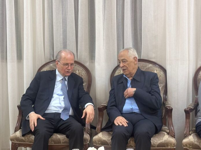 مندوبا عن جلالة الملك وسمو ولي العهد.. العيسوي يعزي بوفاة شقيق رئيس الوزراء الفلسطيني