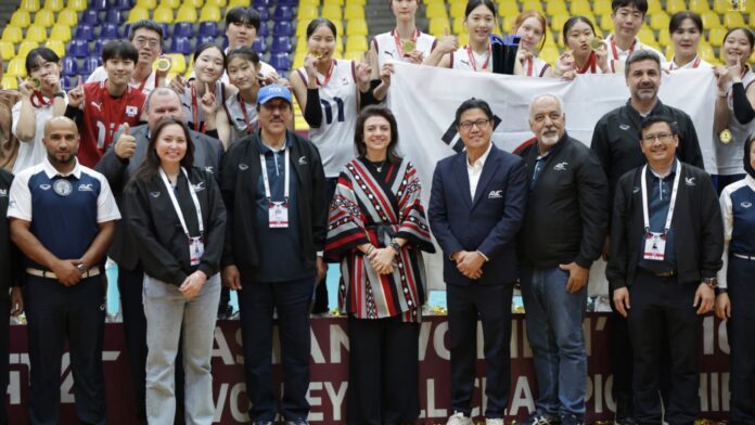 الأميرة آية بنت فيصل تتوج منتخب كوريا الجنوبية بلقب بطولة آسيا للناشئات لكرة الطائرة