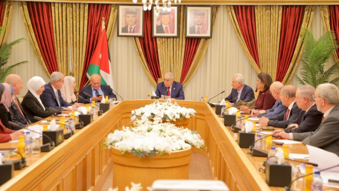 لجنة الصحة والبيئة في الأعيان تلتقي وزير الصحة